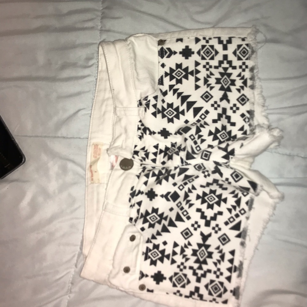 White Jean shorts black pattern